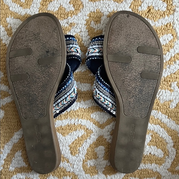 Stylish Beaded Sandals with Tan and Blue Accents - Picture 3 of 5